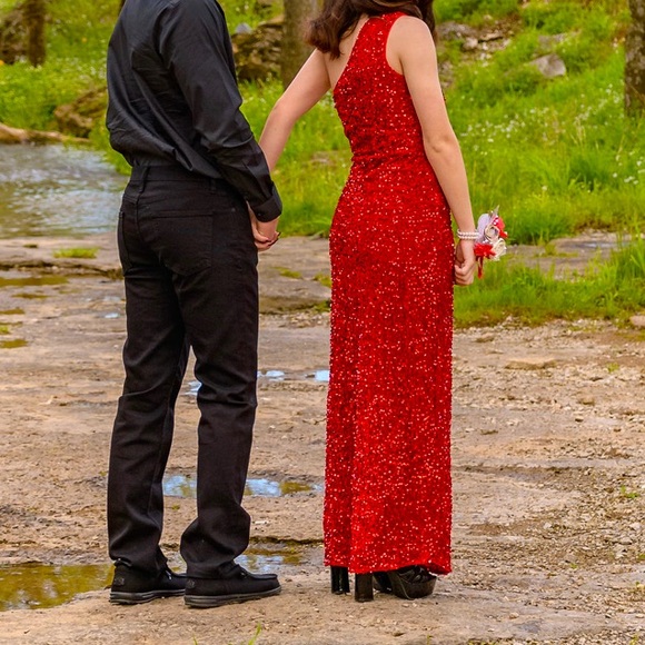 ๐!! RED SEQUINED PROM DRESS !!โค๏ธ - Picture 1 of 5